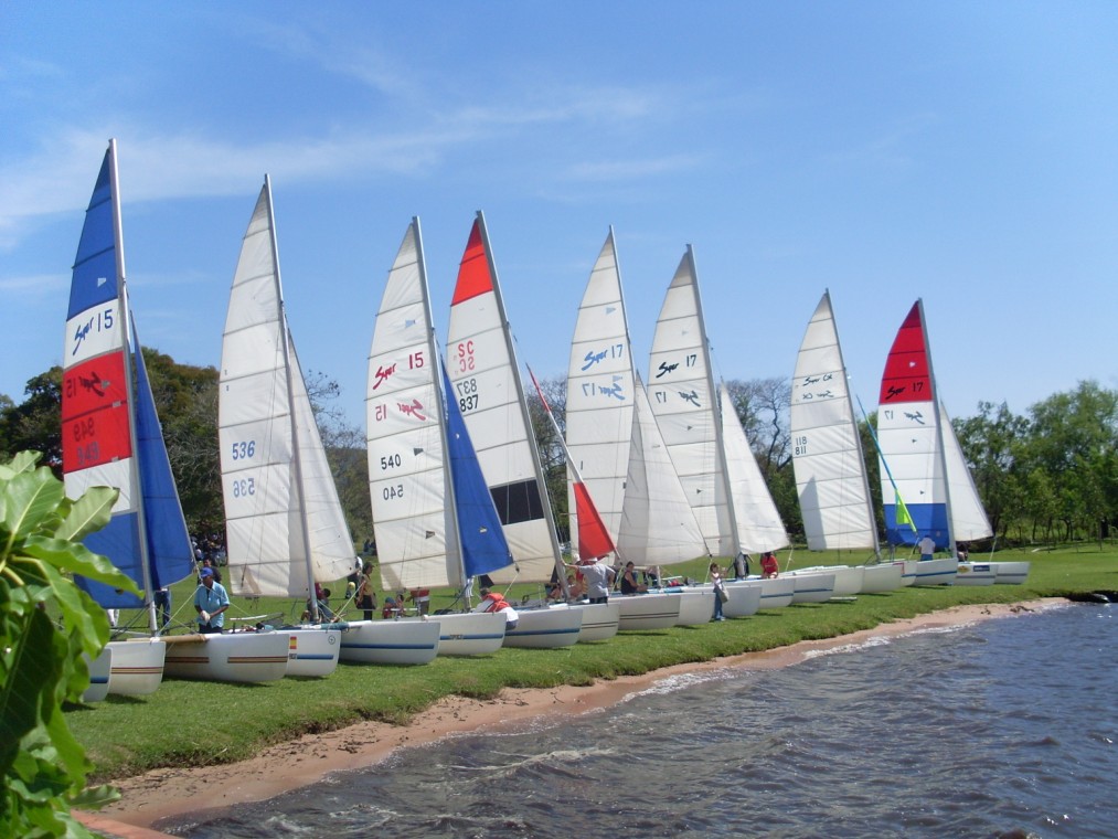 Competencia en el Yacht Club Ypacaraí